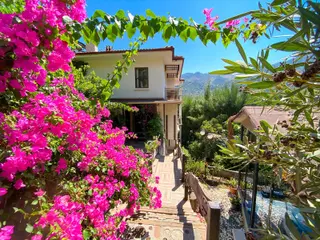 Memura Kiralık ! Atadan İçmeler'de Eşyalı Ve Bahçeli 1+1 Daire