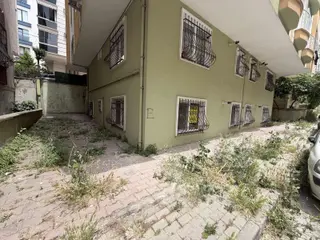 Avcılar Merkez Ve Sahile Yakın 2+1 70 M2 Bahçe Katı Kiralık