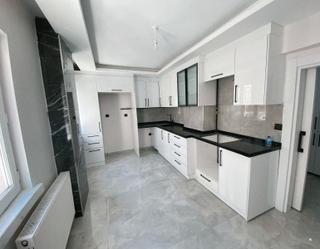Şeker'de 1. Ara Katta Full+full Yapılı 2+1 Kiralık Daire