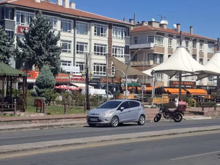 Aşağı Eğlence Mah.3+1 115m2 Kat Konumunda Güney Cephe Çift Balk.