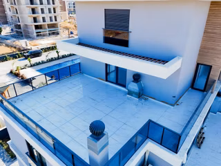 Altıntaş'ta Kapalı Otoparklı Havuzlu Sitede Teraslı 1+1 Daire