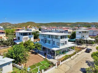 Didim Akköy'de Deniz Manzaralı Eşyalı 4+1 Müstakil Villa