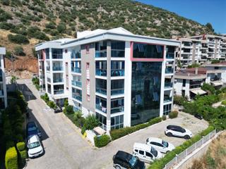 Kırmızı Evler Sitesi Deniz Manzaralı Eşyalı Satılık 4+1 Daire