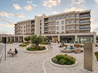 Bahçeşehir'de Kavşak Üzeri, Kiralık Ticari Ünite