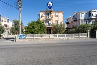 Foça Atatürk Mah. Satılık Tadilatlı 3+1 Bahçe Katı Daire