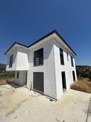 Lüks Ve Doğa Manzaralı Özenle Yapılmış Villa