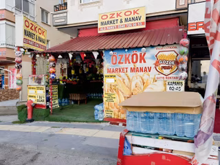 Getirisi Yüksek İşlek Cadde'de Market-manav
