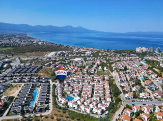 Yavansu 2+1 Köşe Konumlu Özel Teraslı Doğalgazlı Ve Havuzlu Site