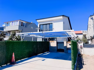Kapalı Garajlı, Tam Müstakil, 4+1, Giriş Katta Odalı Villa