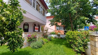 Burhaniye Ören'de Satılık 3+1 Villa