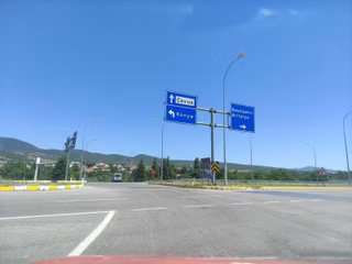 Özpınar,dan Konya Yolu Cepheli Sulu,etrafı Tel Örğülü 12540 M2