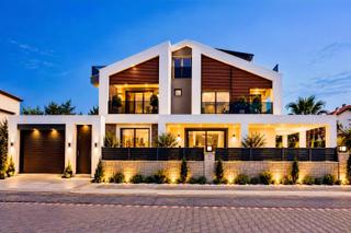 Denize 300 M. | 7+1 Tripleks Villa | 385 M² Arsa | 205 M² Net