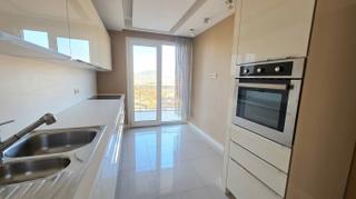 Prestij Sitesi'n De Havuz Manzaralı 3+1 Kiralık Daire