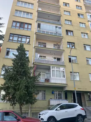Karşıyaka İş Merkezi Yakınında Satılık 3+1 Daire