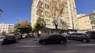 İhsaniye De 20 Metrekare Kiralık Köşe Dükkan