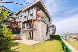 Yenifoça'da Butik Site İçinde 3+1 Bahçeli Dubleks Daire