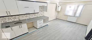 Metin Yapı'dan Asansör İskanlı Kombili Arakat 1+1 Satılık Daire!
