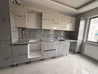 Esenyurt Güzelyurt Mah Geniş M2 Li,kilerli ,metrobüse Komşu 2+1 Dairemiz