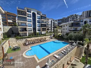 Kuşadası Değirmendere Mahallesi 3+1 Geniş Kullanışlı Eşyalı Havuzlu Sitede Satılık Lüks Daire