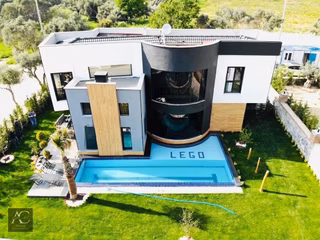 Merkeze Yakın-özel Havuz/otopark-yerden Isıtma-lüx-500 M2 Bahçe-akıllı Ev-tamamı Müstakil