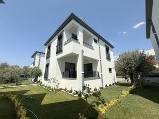 ▀güç'ten Zeytinli'de Geniş Bahçeli Ultra Lüx Tasarımlı 5+1 Villa