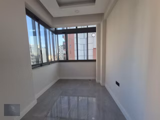 Nam Dan Çiftlikköy Mahallesinde Geniş 1,5+1 Satılık Daire
