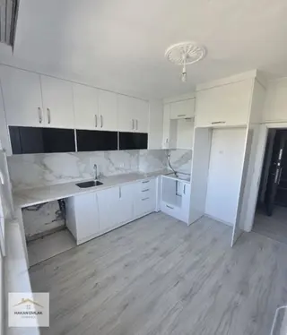 Hakan Emlak - Bahçelievler Vali Konağı Yanı 2+1 Kiralık Daire