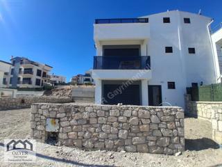 Kamukentte İskanlı 2.5 Kat Deniz Manzaralı Villa