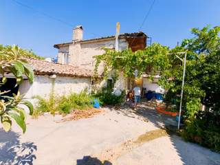 Aydın Karacasu Yenice Mah.de Satılık 2 Katlı Müstakil Ev