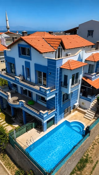 Urla Zeytinalan'ninda Deniz Manzaralı Satılık Lüks Villa