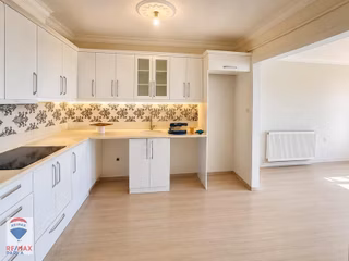 Re/max Parla'dan Çiftlik Caddesinde Satılık 3+1 Daire