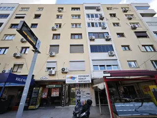 Bayraklı Belediyesi Yanında Anadolu Cd. Üzerinde Satılık Dükkan