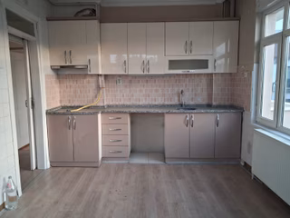 Cumartesi Pazarına Yakın İçi Bakımlı Çok Geniş Kiralık 3+1 Daire