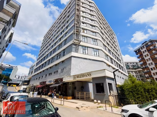 Çekmeköy'de Site İçinde Otoparklı Ve Havuzlu 1+1 Eşyalı Daire