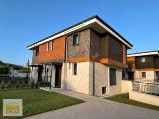 Nezih Bölgede Havuzlu, Otoparklı 4+1 Tripleks Villa
