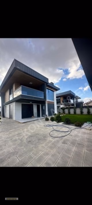Meram Harmancıkta Satlık 7+2 Ultra Lüks Mustakil Villa