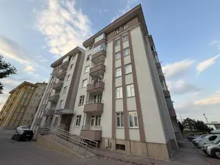 Akhüyük 4 Sitelerinde Ara Kat Geniş 3+1 Satılık Daire