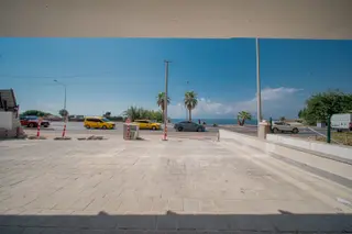 Eski Lara Yolu Üzerinde Deniz Manzaralı Dükkan