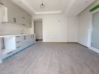 Ilıca Gömeçli'de Havuzlu Sitede Geniş Balkonlu 1+1 Satılık Daire