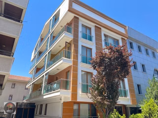 Sbell'den Emek'te,yeni Binada,ara Katta,ön Cephede,eşyalı 1+1