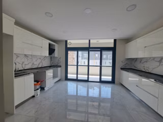Modest Den Uğurmumcu Merkezde Satılık 3+1 Daire 170m2