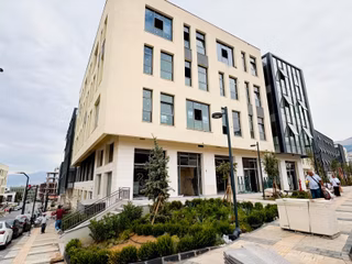 Germenicia'dan Çarşıda Kiralık Geniş Ofis