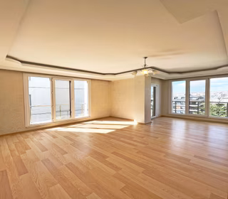 Beylikdüzü Marmara Mahallesinde Deniz Manzaralı 2+1 Geniş Cam Balkonlu Kiralık Daire