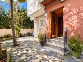 Çengelköy Ata-2 Sitesinde___çıkışa Yakın Triplex Villa