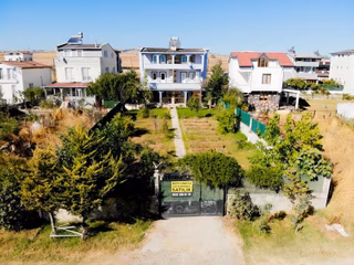 ^koyuncu Gyrm^yeniçiftlikte Denize 500 Metre Mesafede 5+1 Yazlık