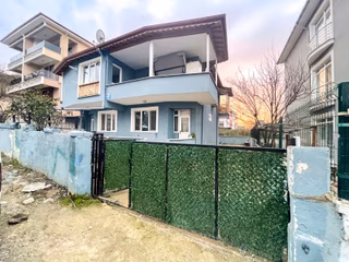 Kumbağ 5+3 Ana Cadde Ve Denize Yakın Satılık 2 Katlı Müstakil Ev