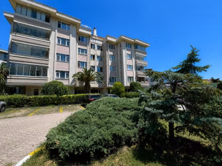 Çengelköy Doktorlar Sitesinde 155m2 Masrafsız Keyifli Daire