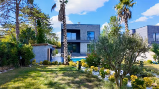 Çatalca Kaleiçi'nde 1 Dönüm Arazi İçersinde Modern Villa
