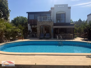 Yalıkavak Bölgesinde Müstakil Havuzlu Bahçeli Yıllık Kiralık