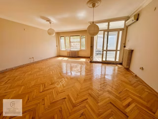Moda'da Kiralık Geniş Aydınlık 3+1 Daire